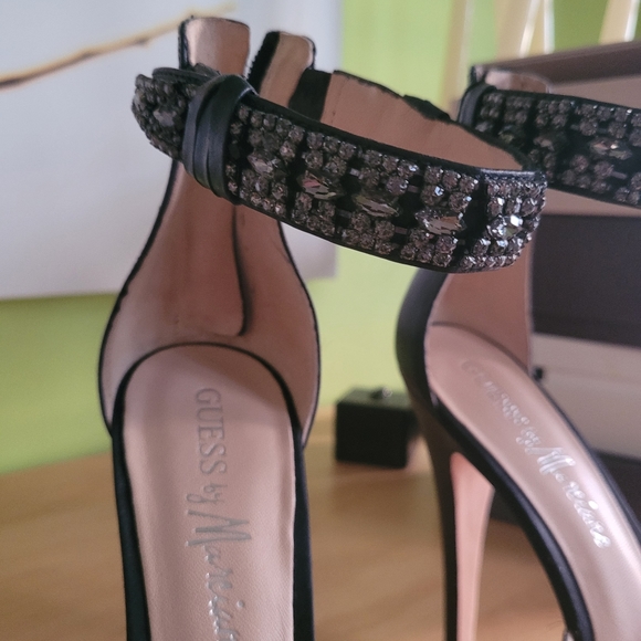 Guess by Marciano US 8 Heels - Picture 2 of 4